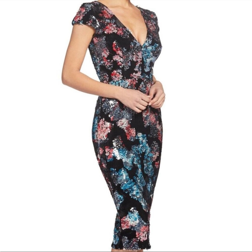 Dress The Population Sequin Velvet Sheath Dress
